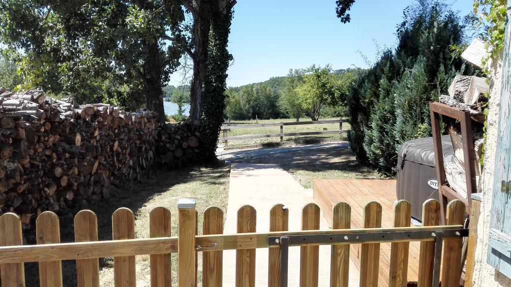 Gite Au Lac Du Gouyre Puygaillard-de-Quercy Exterior photo